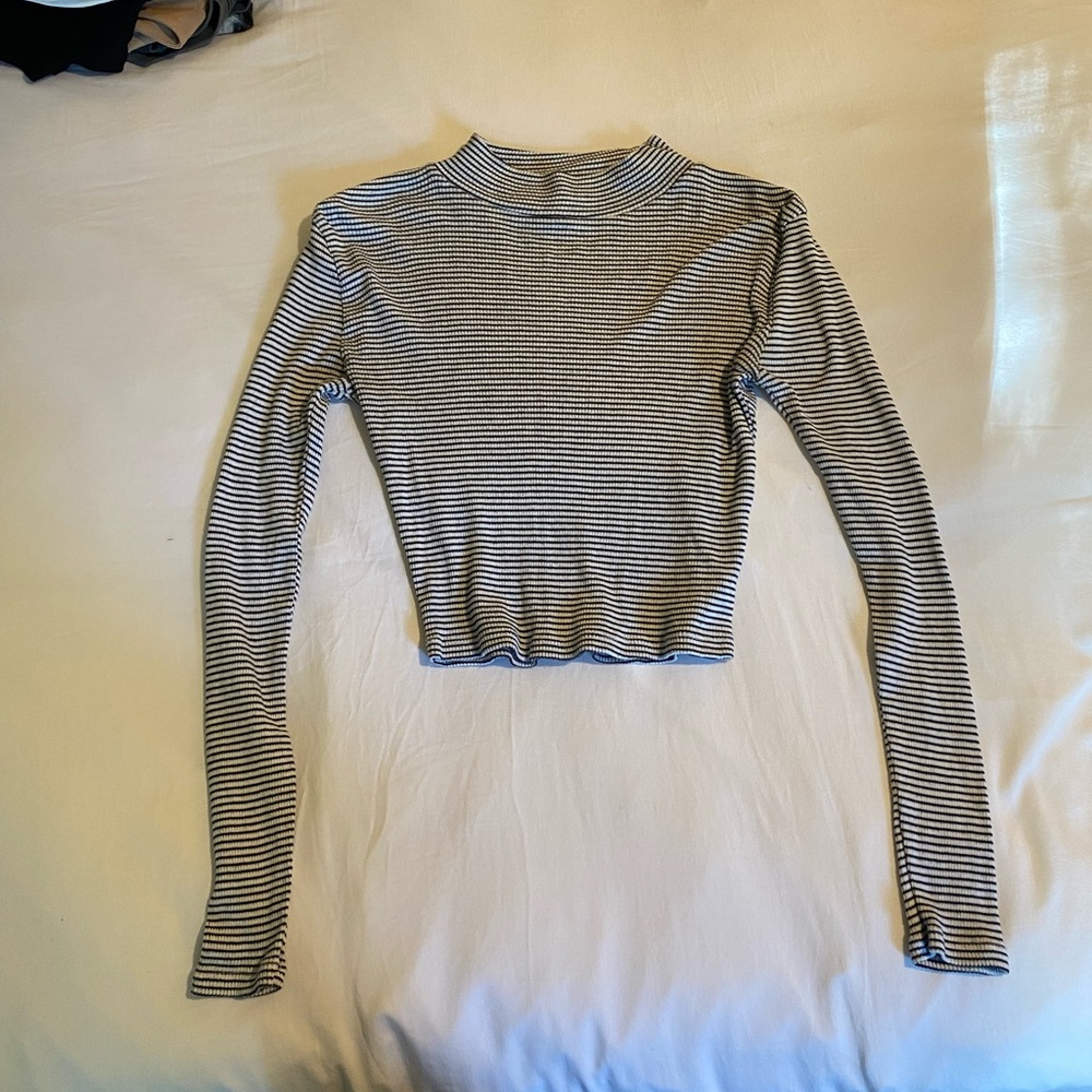 Stripped turtle neck